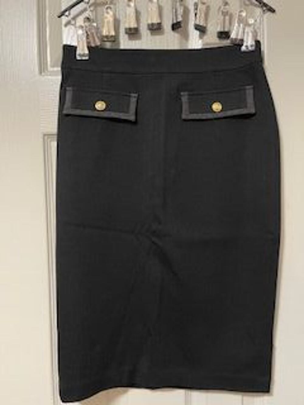 #B827 PRE-LOVED Carmen Marc Valvo pencil skirt with decorative pockets size 2